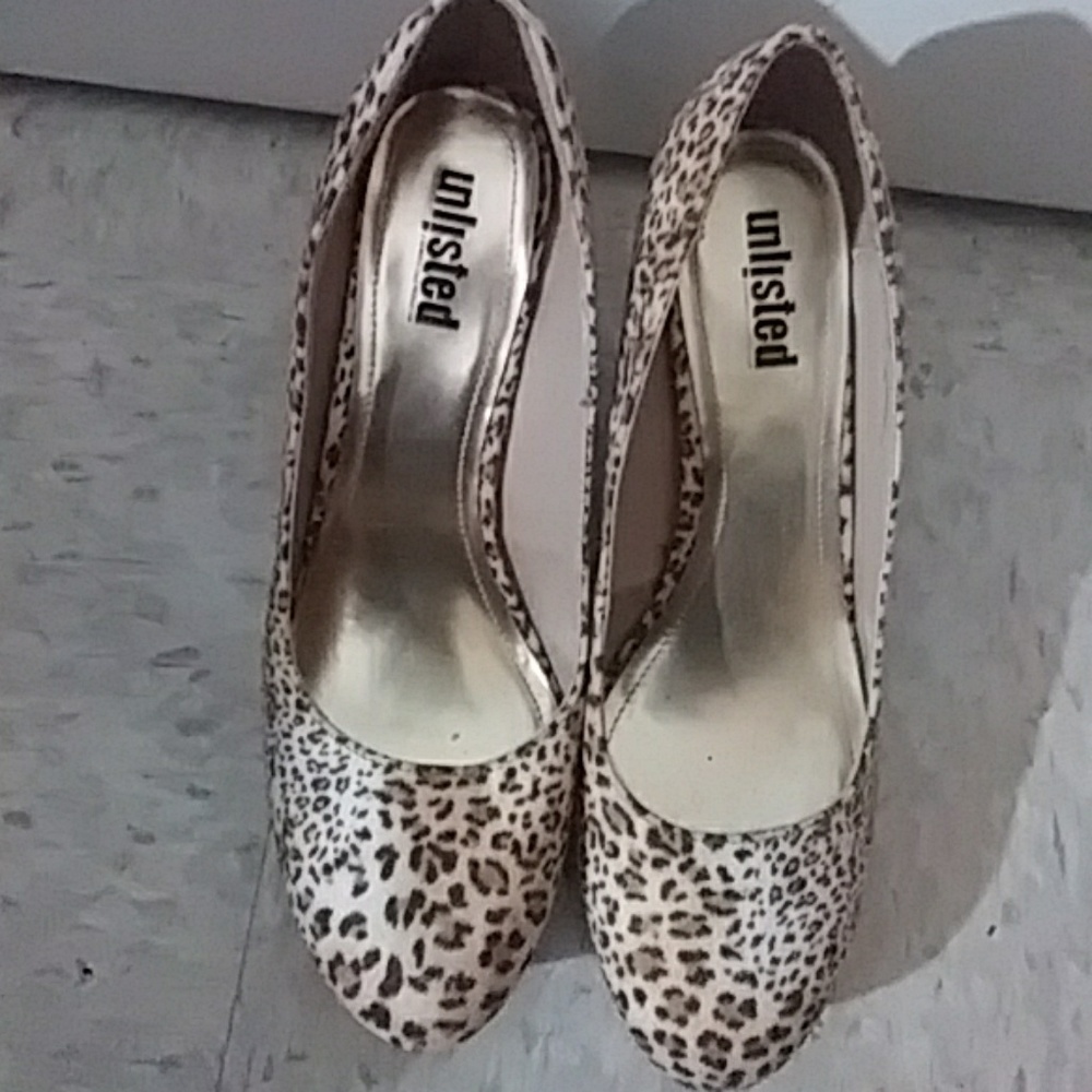 Leopard pumps